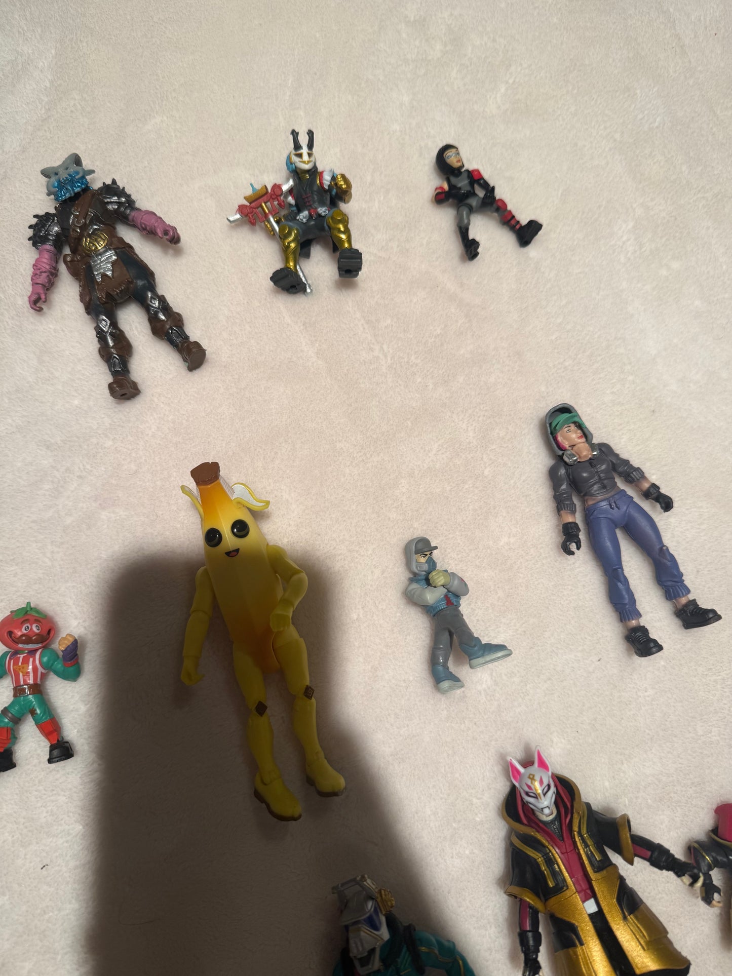136 EUC Fortnite figures- 16 figures