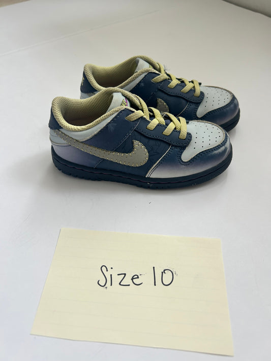 #70 Size 10 Nike