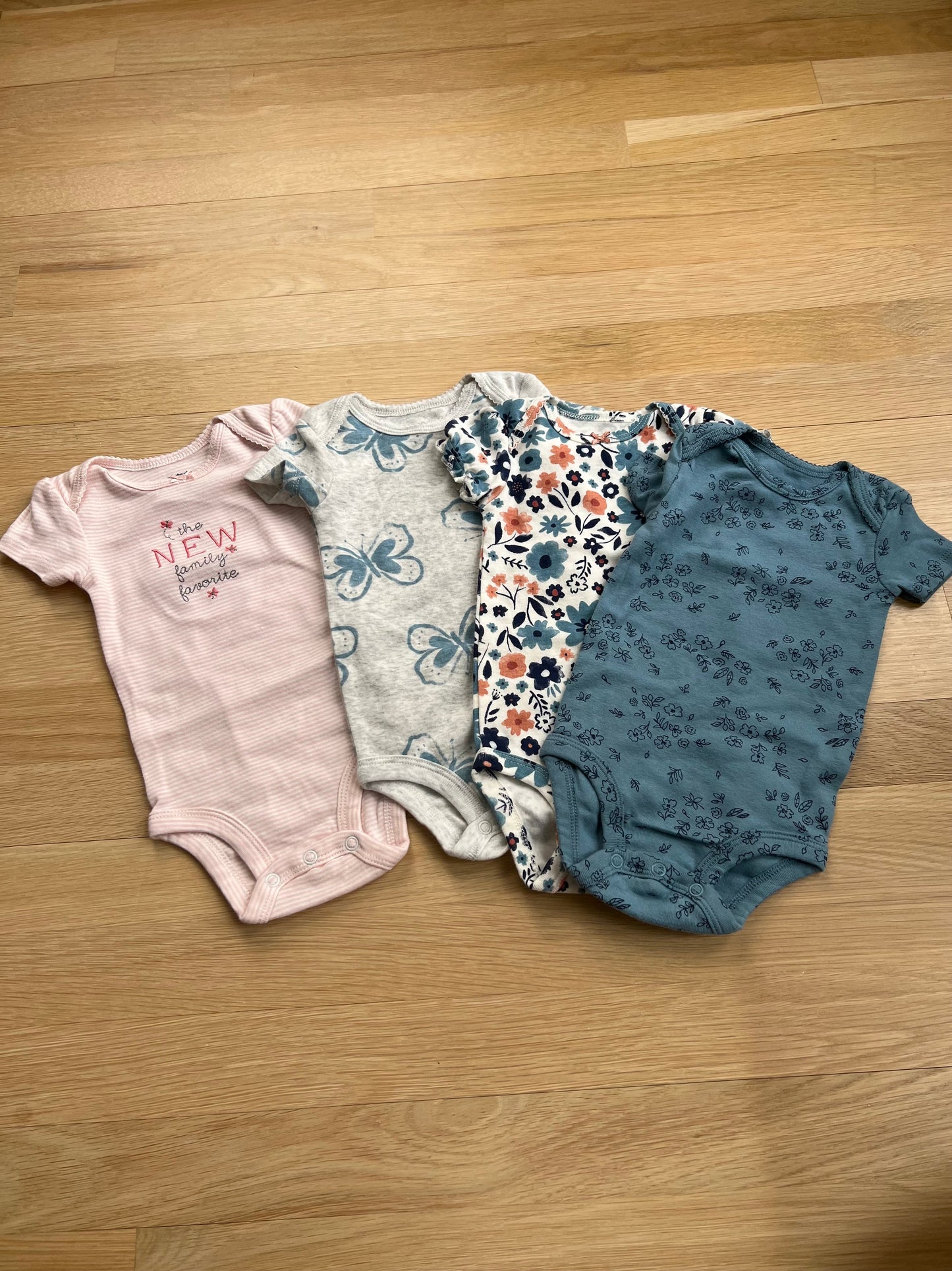 #41 Carters 4 short sleeve onesie multicolored baby girl 6M PRICE REDUCED