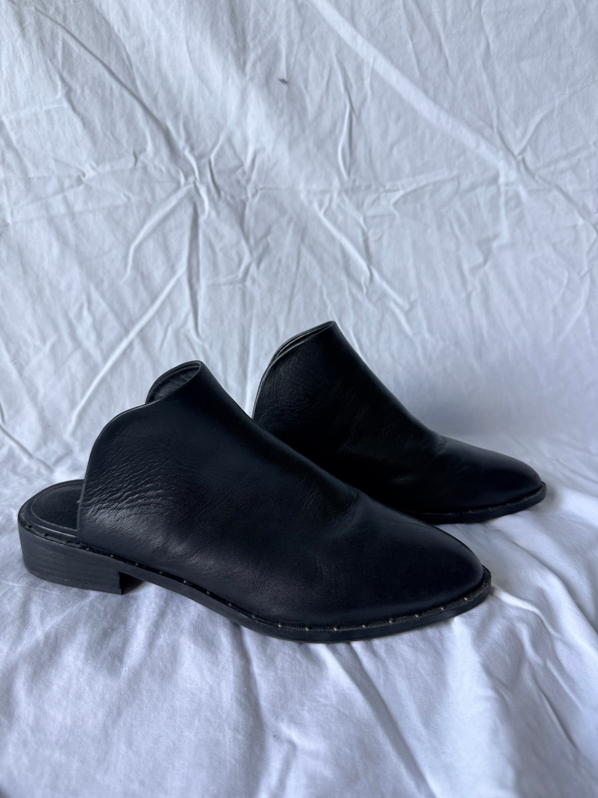 #143 Lucky Brand black leather slip-on mules women’s size 7.5