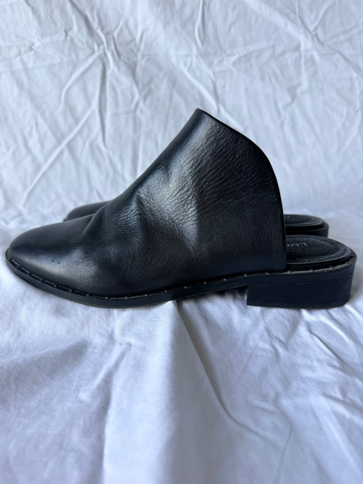 #143 Lucky Brand black leather slip-on mules women’s size 7.5