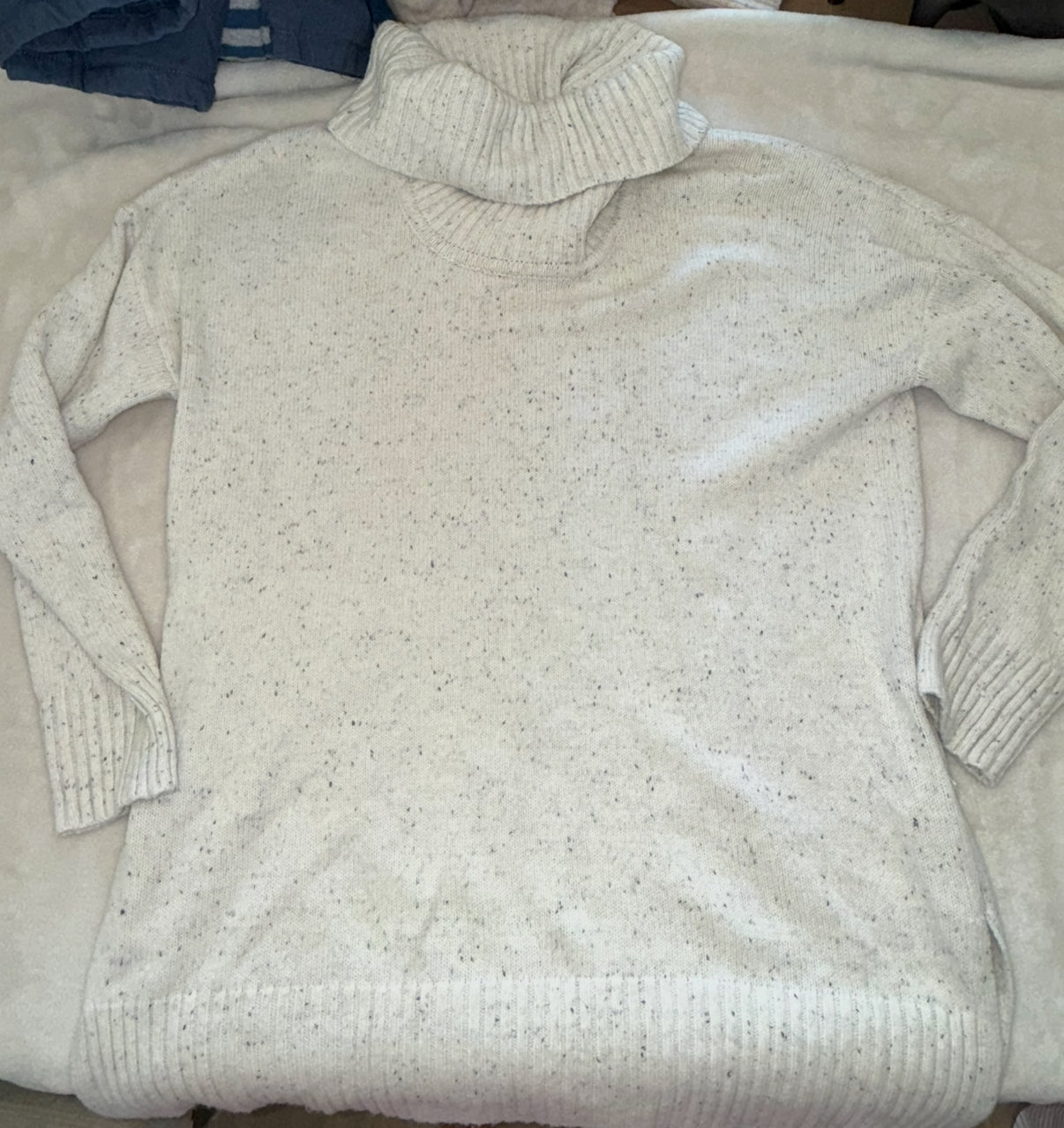 #46 Women’s xl sweater no tag but I really think it was loft