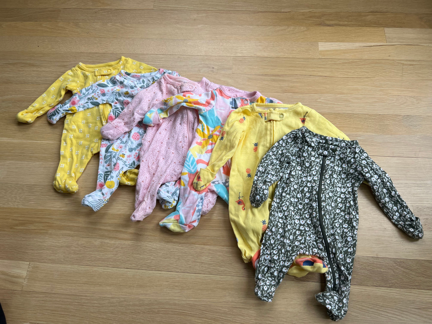 #41 Carters Baby Girl NB Zippered onesies 6-pack PRICE REDUCED