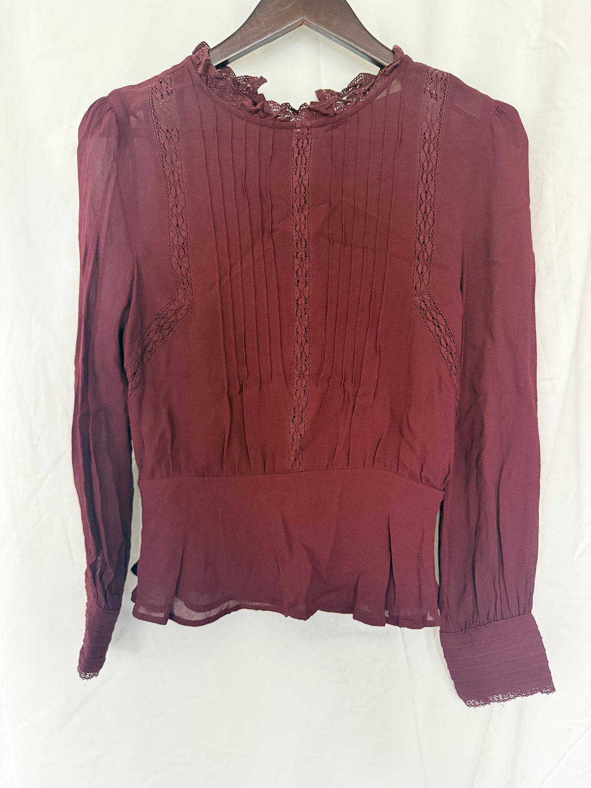 #143 ASTR burgundy button back blouse women’s size S