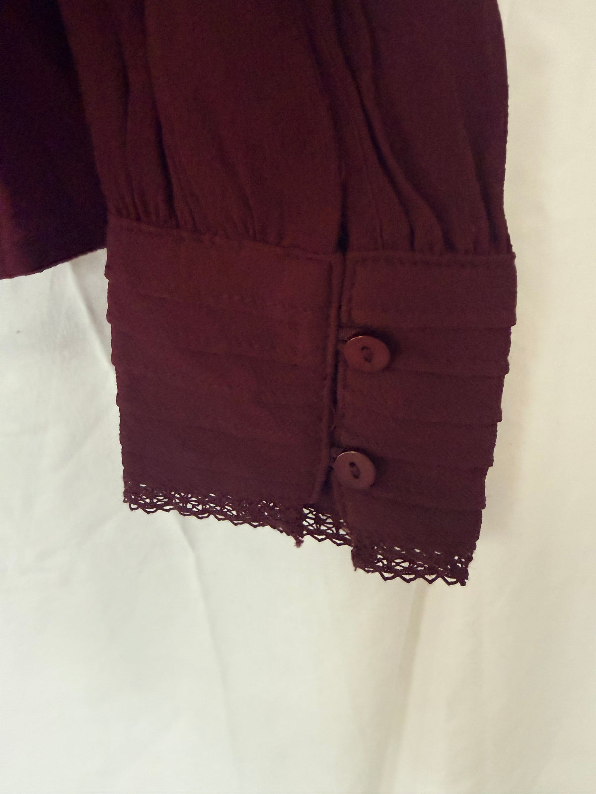 #143 ASTR burgundy button back blouse women’s size S