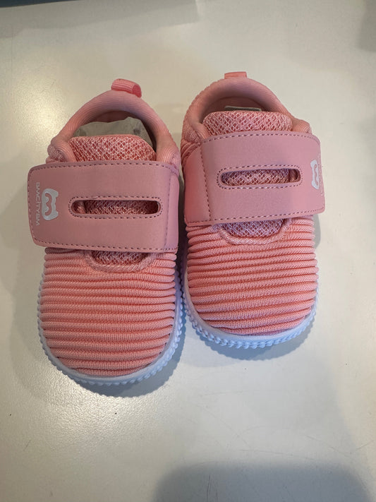 Girls pink tennis shoe size 18-24 month