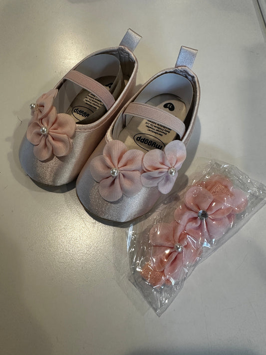 girl's light pink slip-on flat with floral detail size 18-24 month