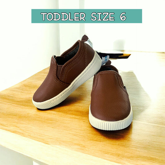 #77 NWT Carters Slip-On Shoes, Toddler Size 6