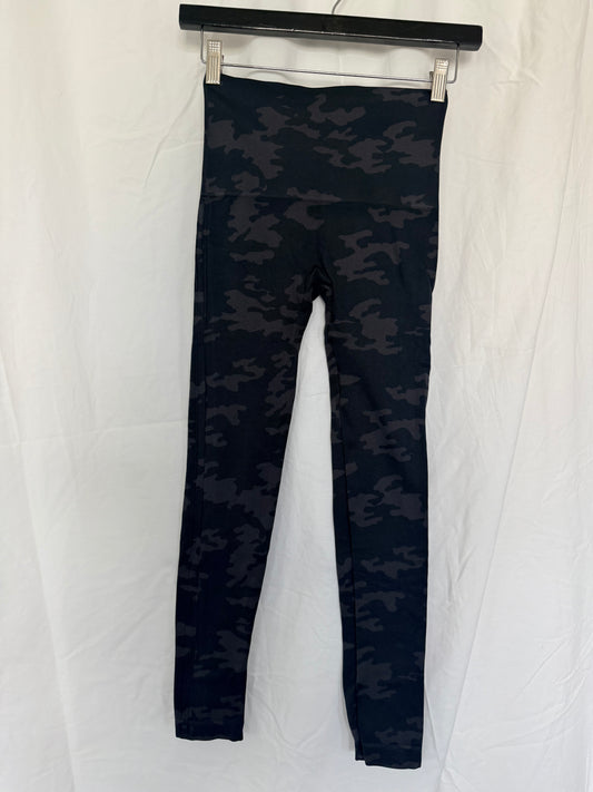 #143 Spanx camo print leggings women’s size small (S)