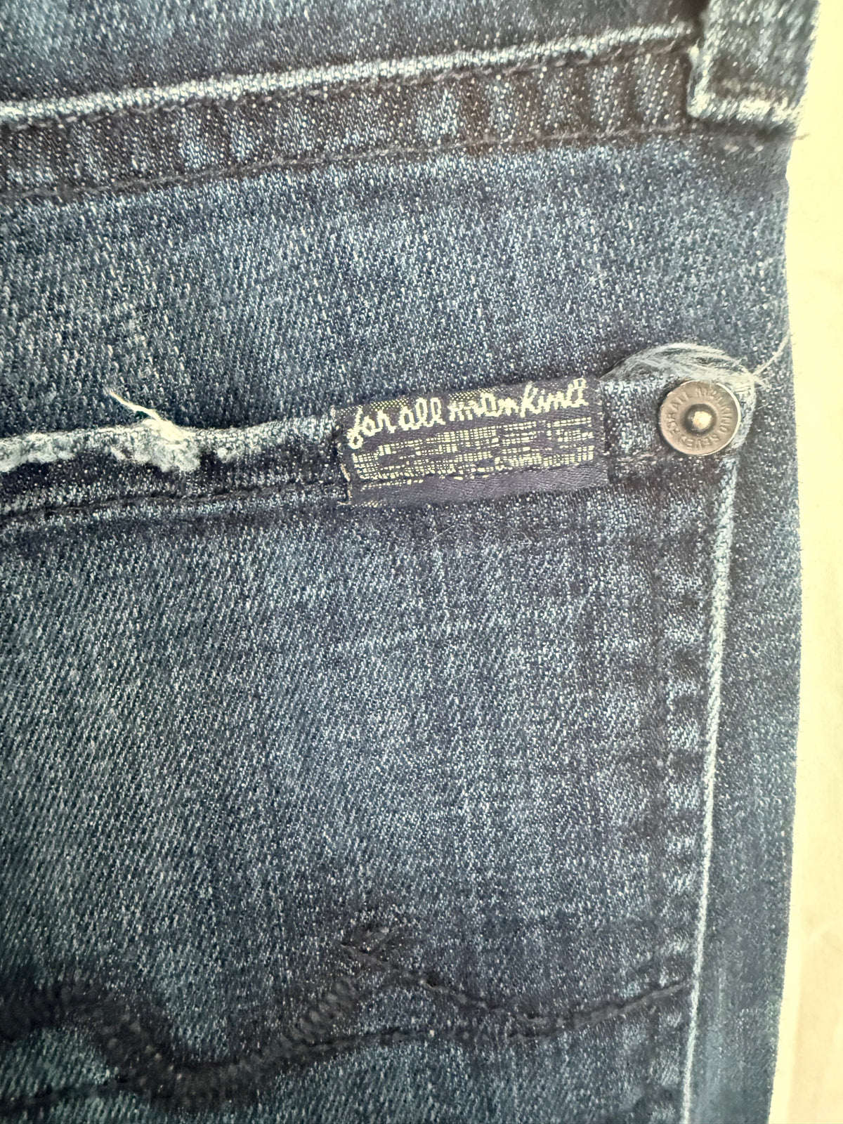 #143 7 for all Mankind straight leg jeans women’s size 27