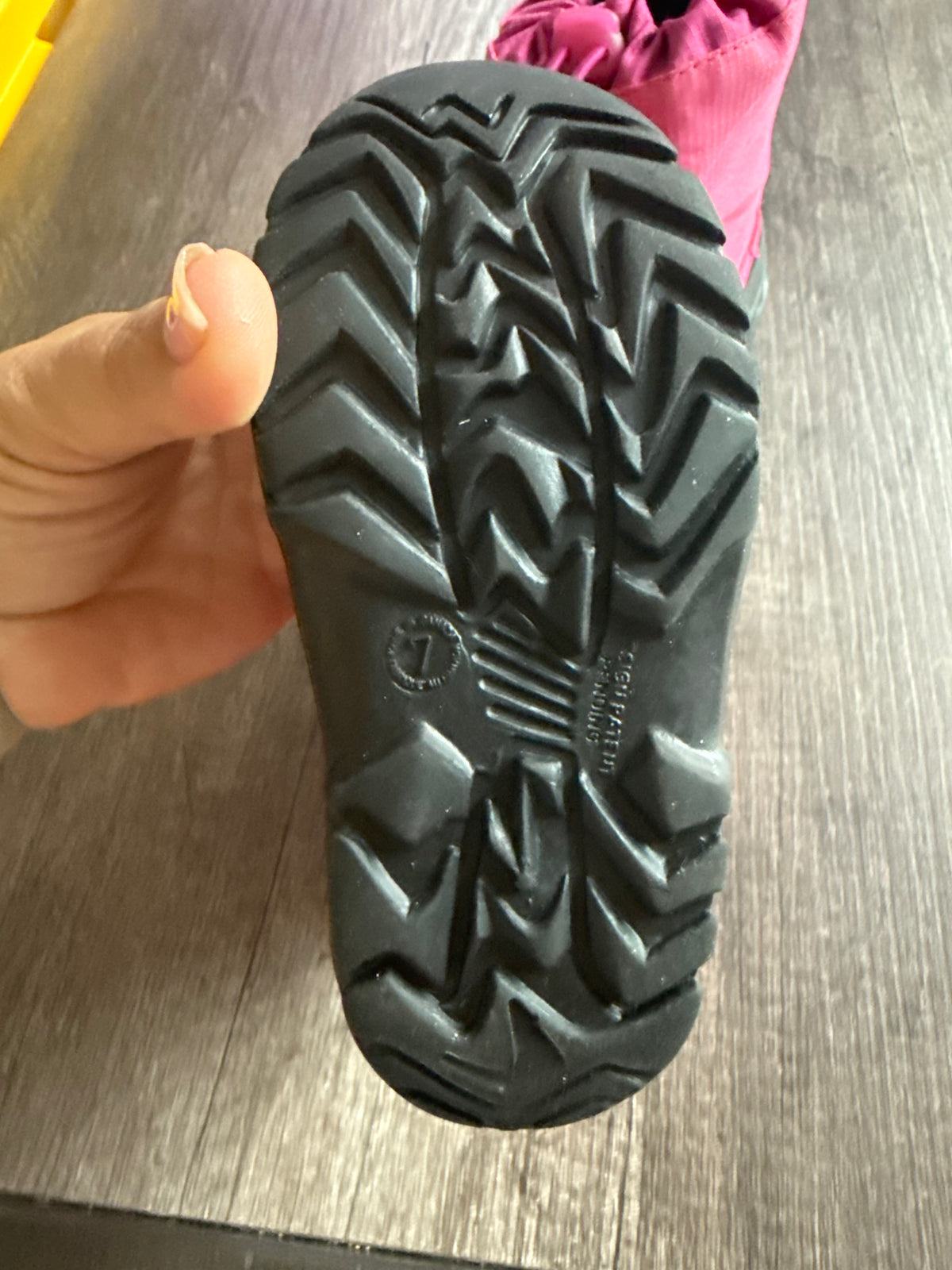 #145-  size 7 Snow boots