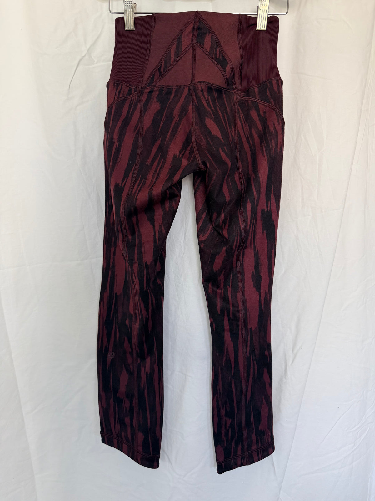 #143 Lululemon Glow Up super high rise crop leggings women’s size 0