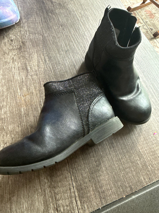 #145- Size 7 Girls Black Boots