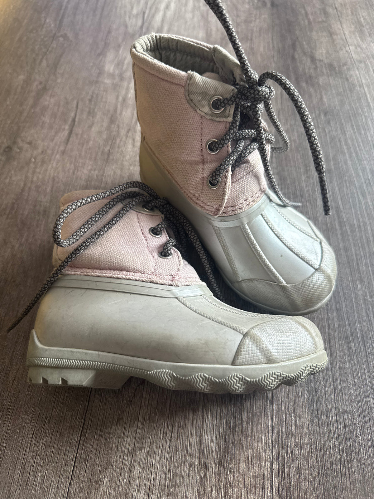 #145-  size 8 girls pinkSperry
