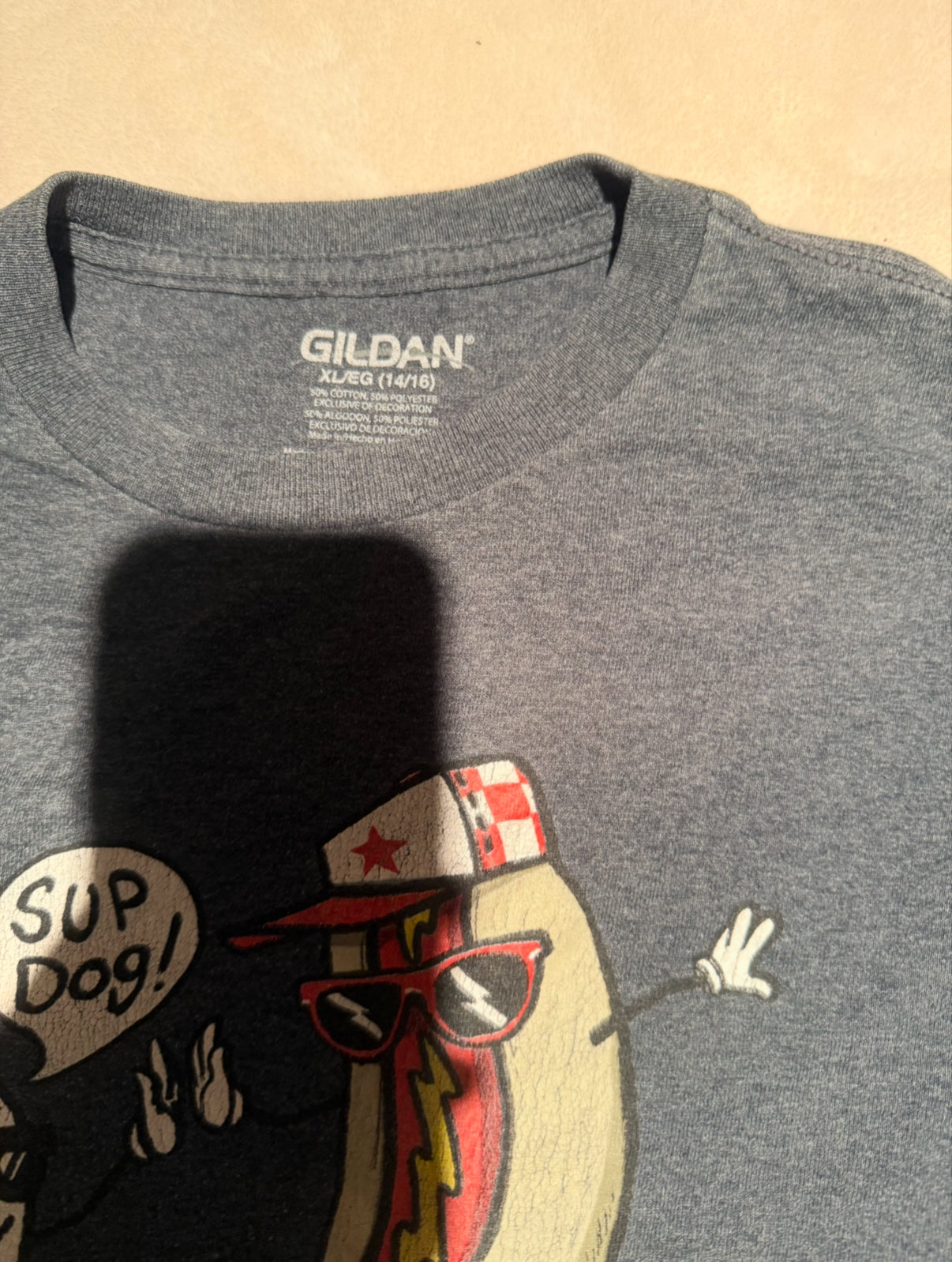 136 EUC Sup Dog Tshirt boys xl