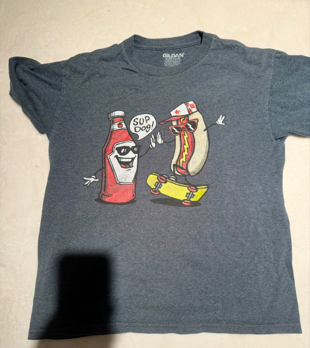 136 EUC Sup Dog Tshirt boys xl
