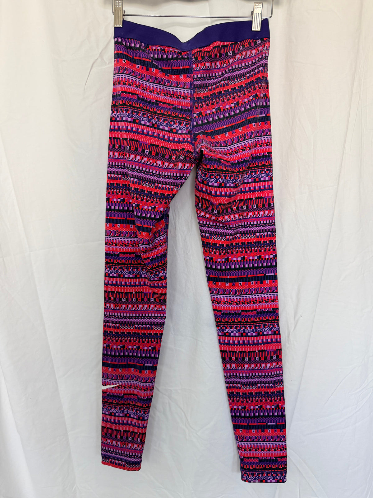 #143 Nike Pro leggings size small