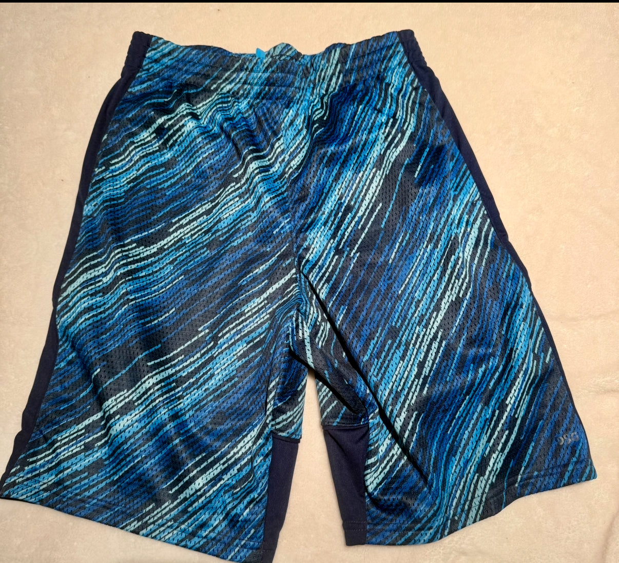 136 NWT Boys basketball shorts XL