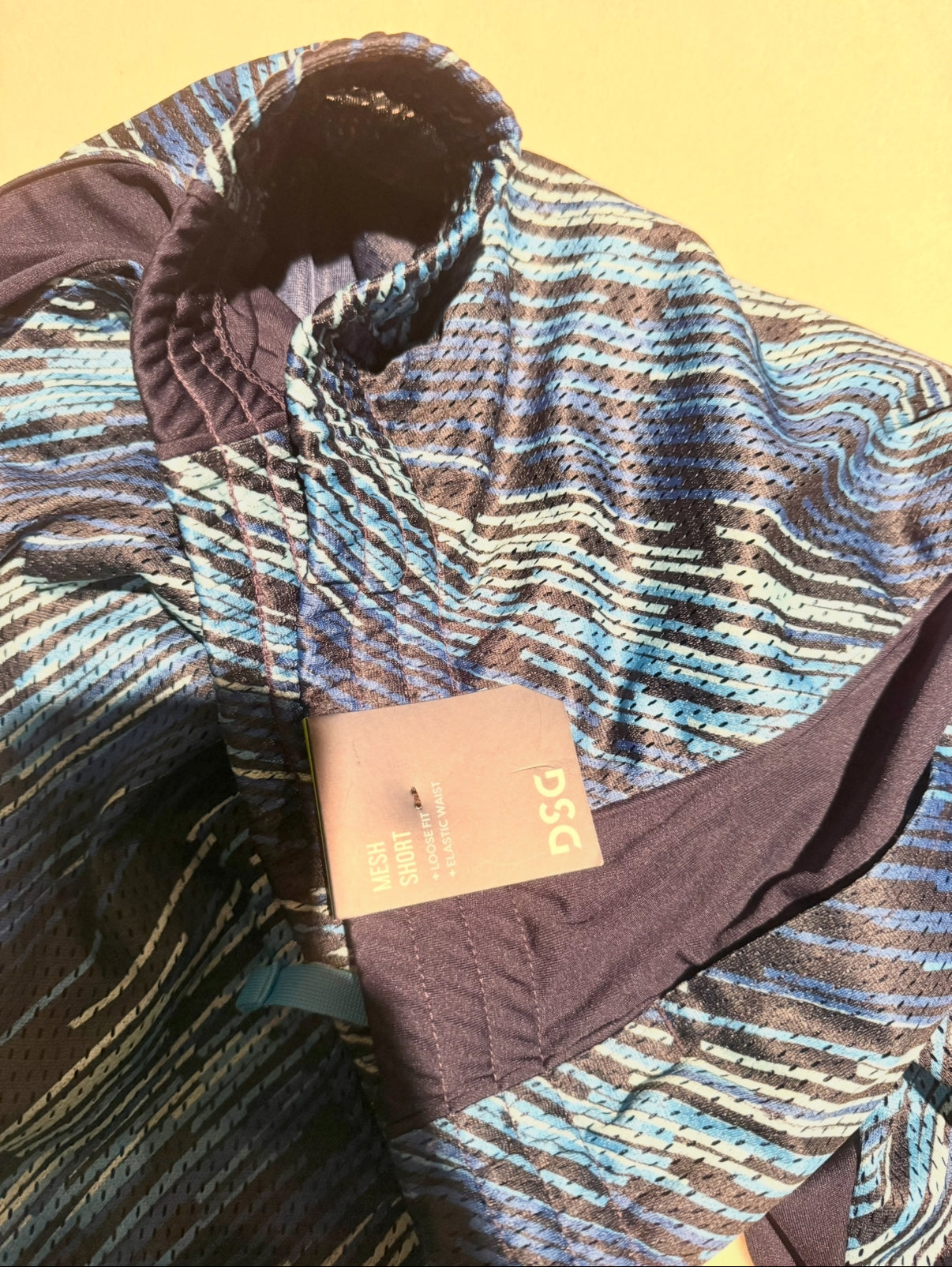 136 NWT Boys basketball shorts XL