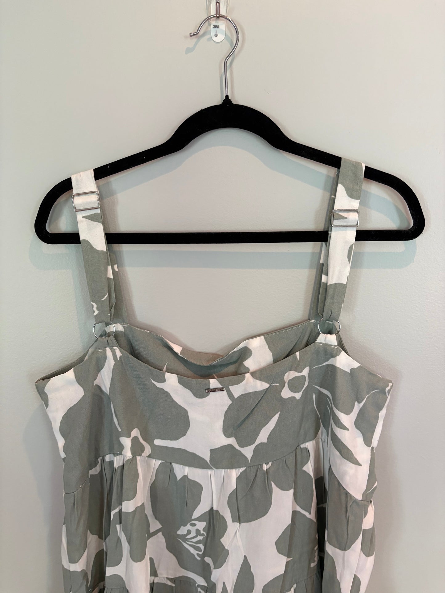 #28 REDUCED Women’s Volcom Dress - Size 10