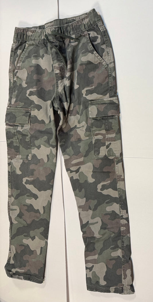 #180 Boys 8 Cat & Jack Camo Cargo pants with side pockets and Drawstring