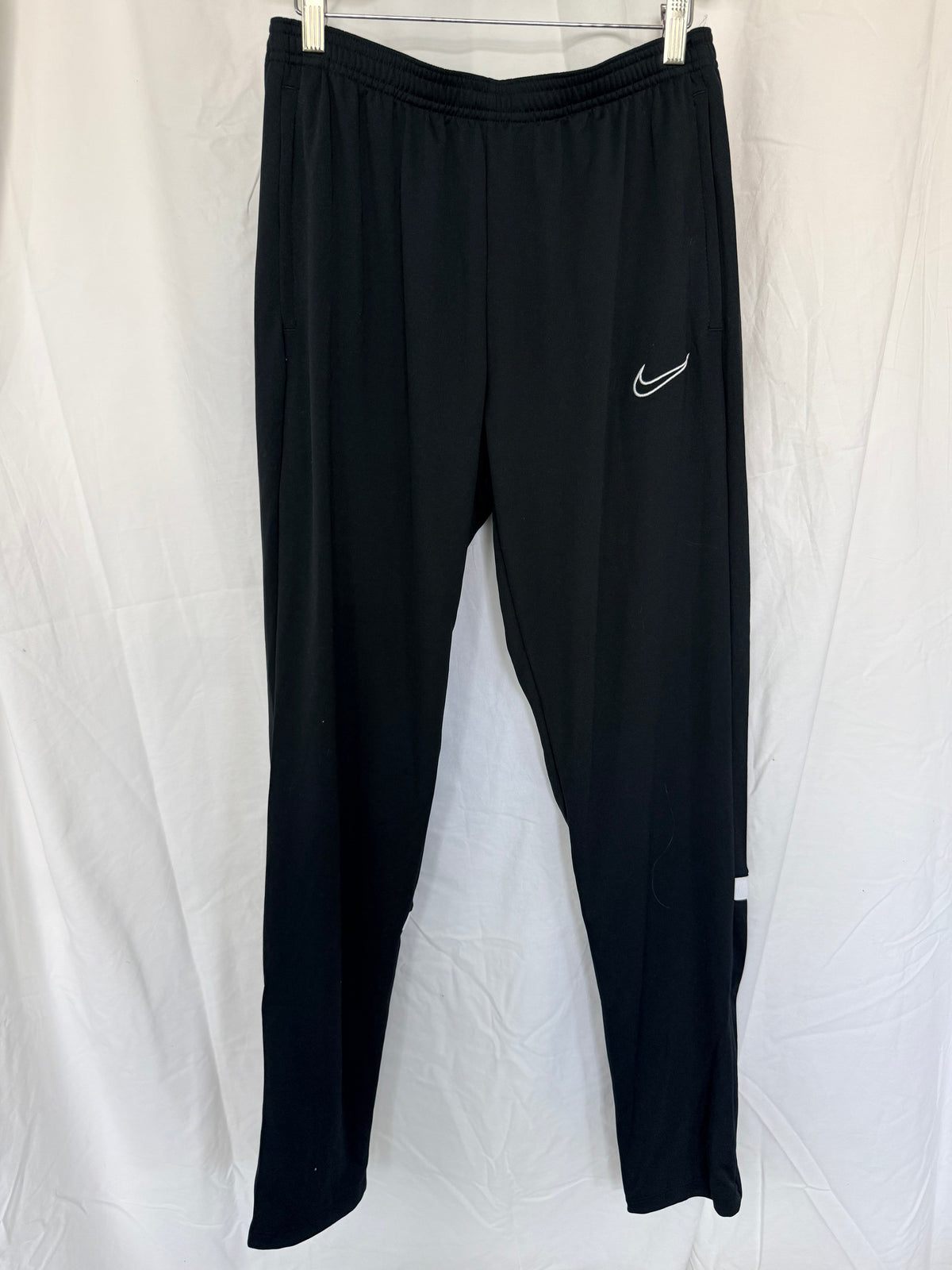 #143 Nike black jogger athletic pants women’s size M