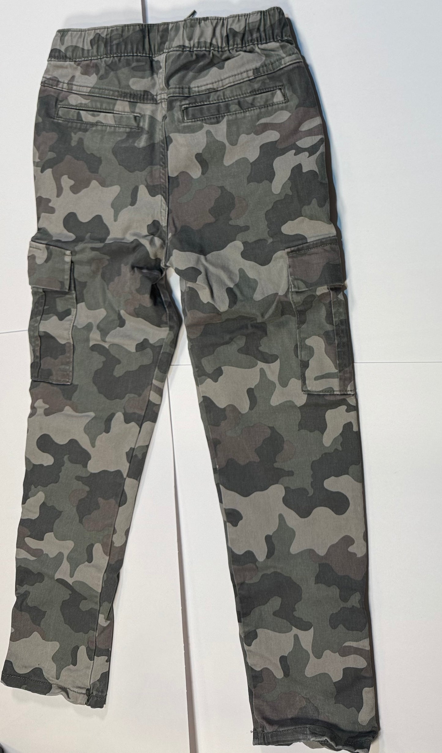 #180 Boys 8 Cat & Jack Camo Cargo pants with side pockets and Drawstring