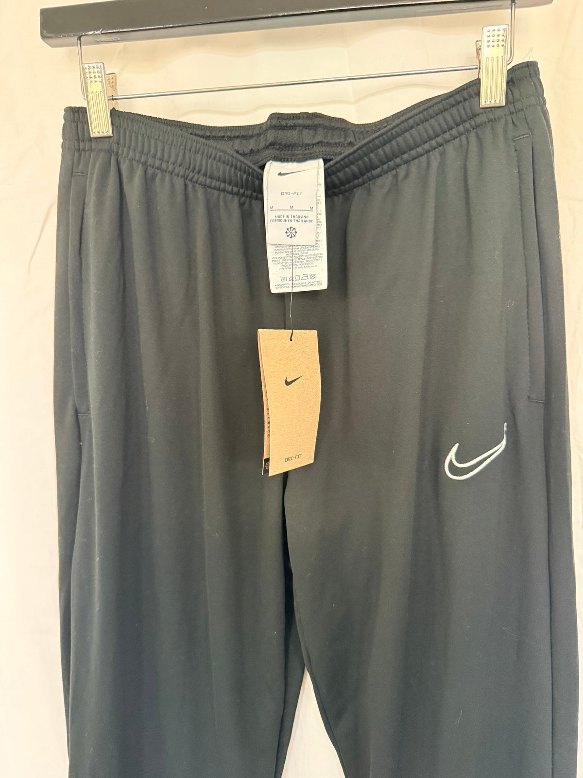 #143 Nike black jogger athletic pants women’s size M