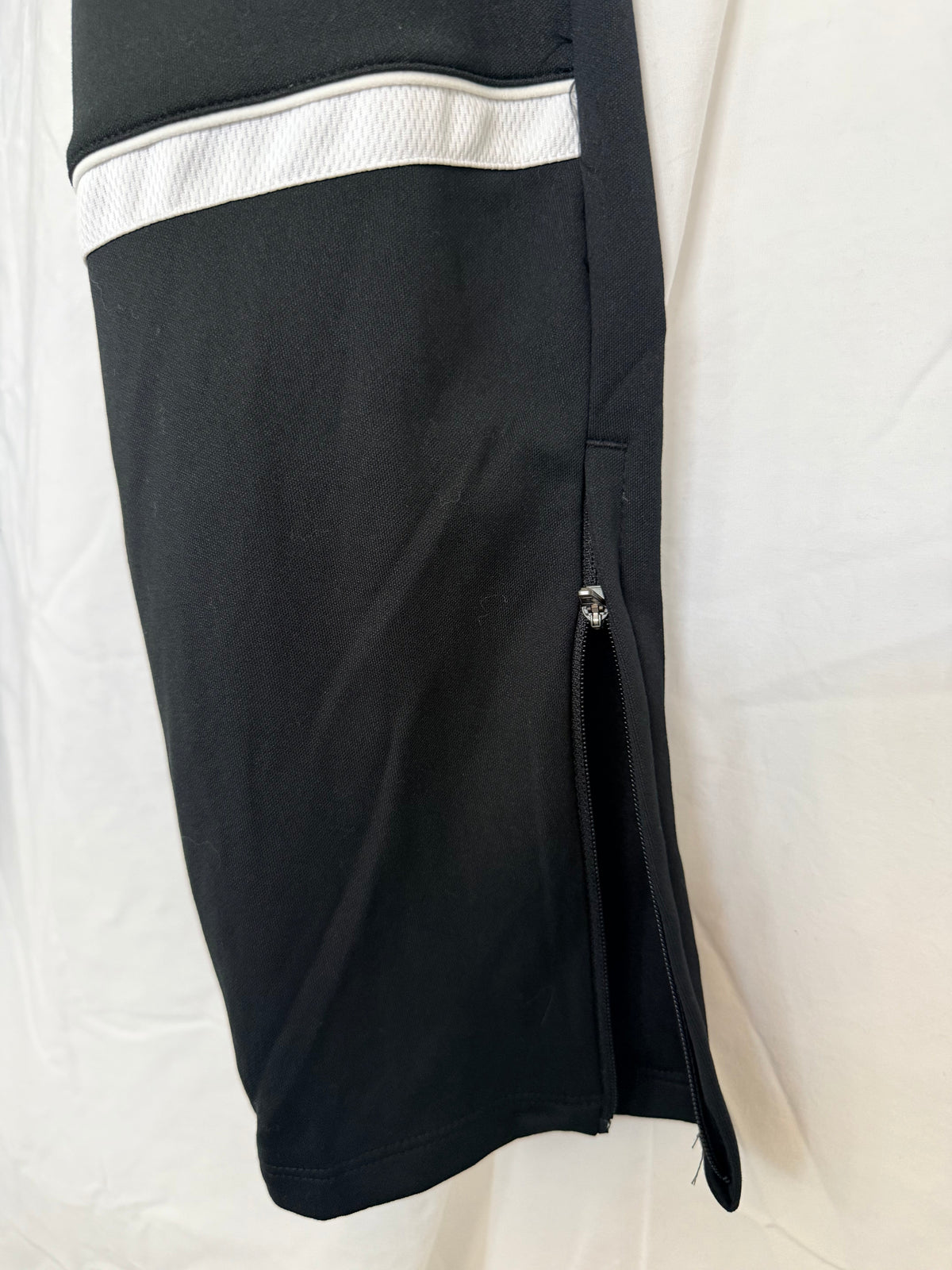 #143 Nike black jogger athletic pants women’s size M