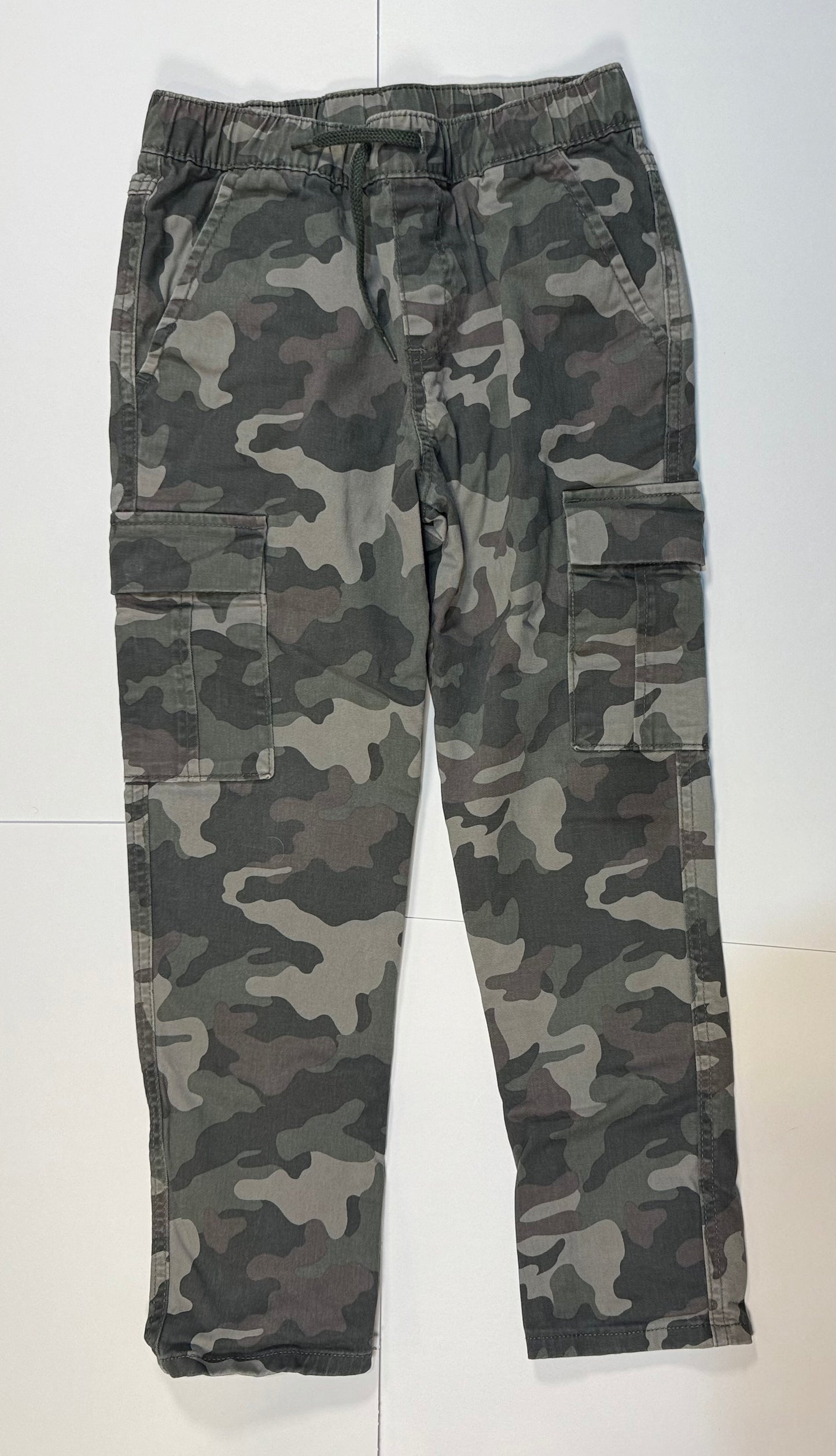 #180 Boys 8 Cat & Jack Camo Cargo pants with side pockets and Drawstring