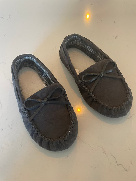 Boys Slippers - Size 11 45242