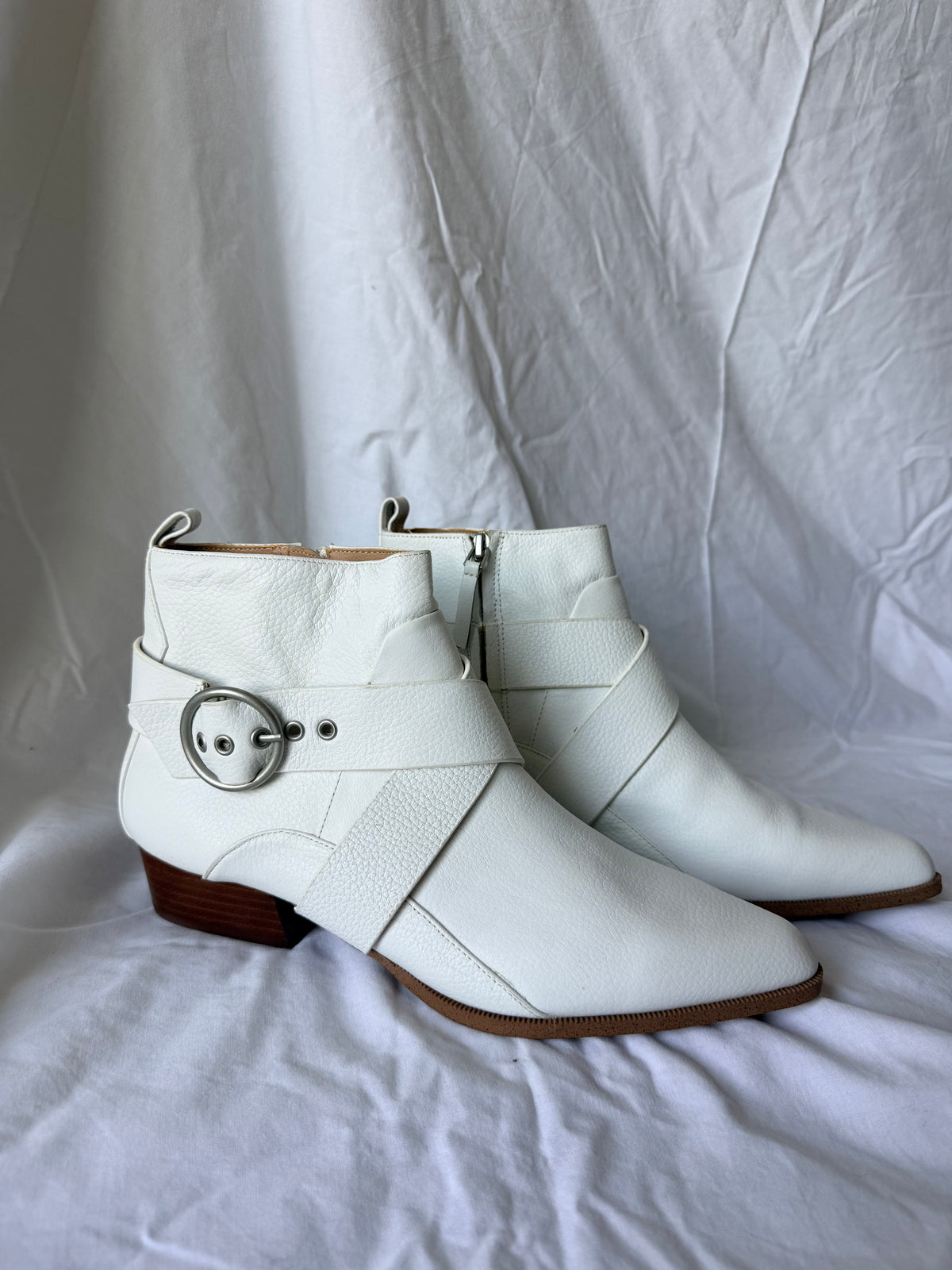 #143 Joe’s Jeans white leather booties women’s size 9