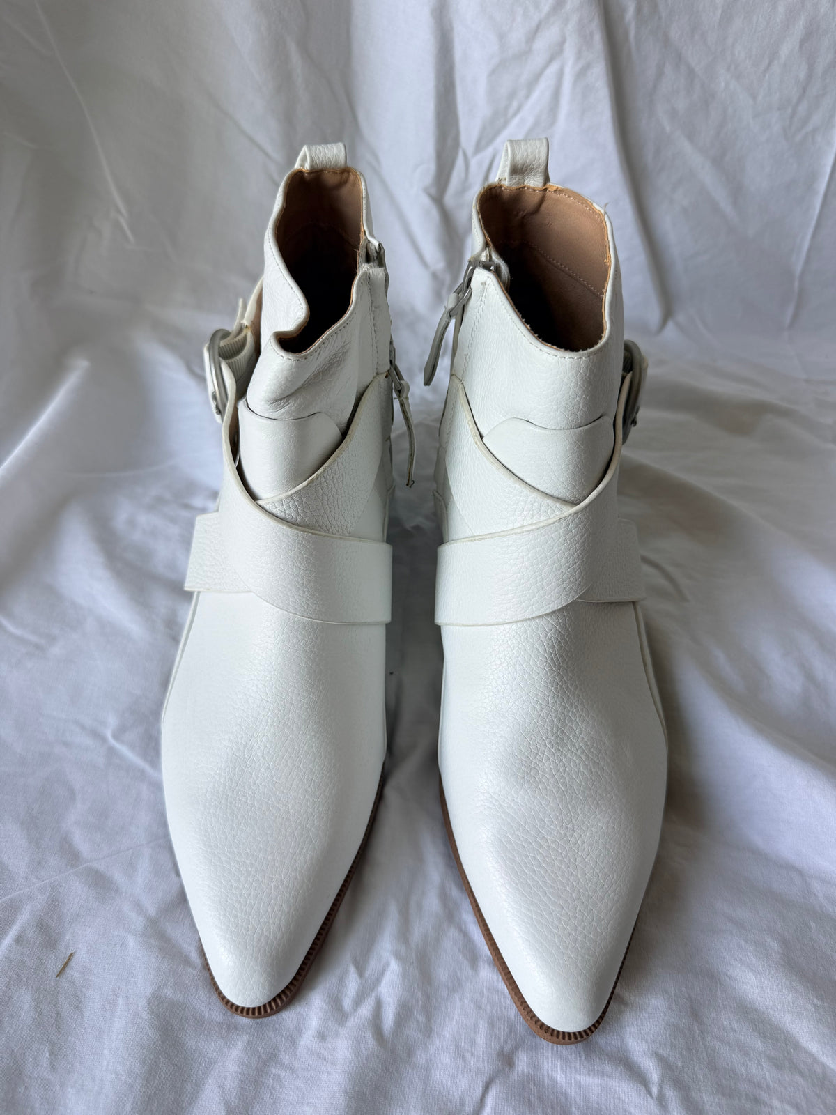 #143 Joe’s Jeans white leather booties women’s size 9