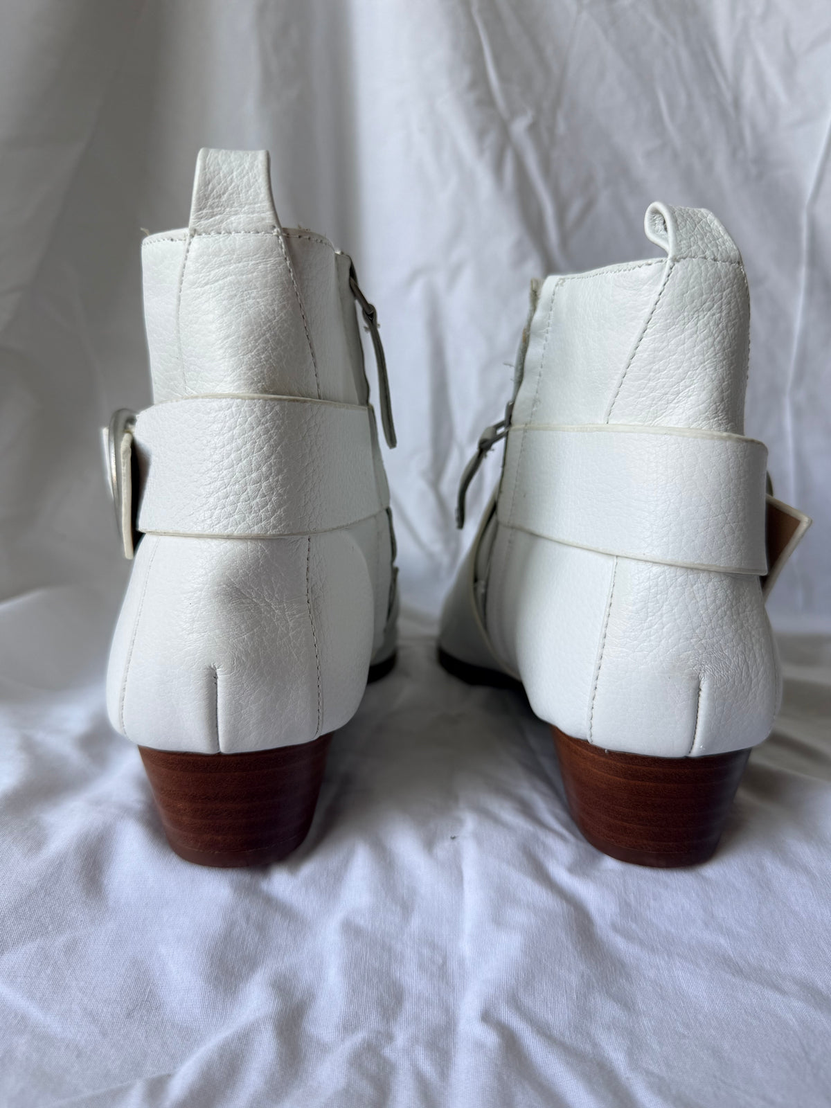 #143 Joe’s Jeans white leather booties women’s size 9