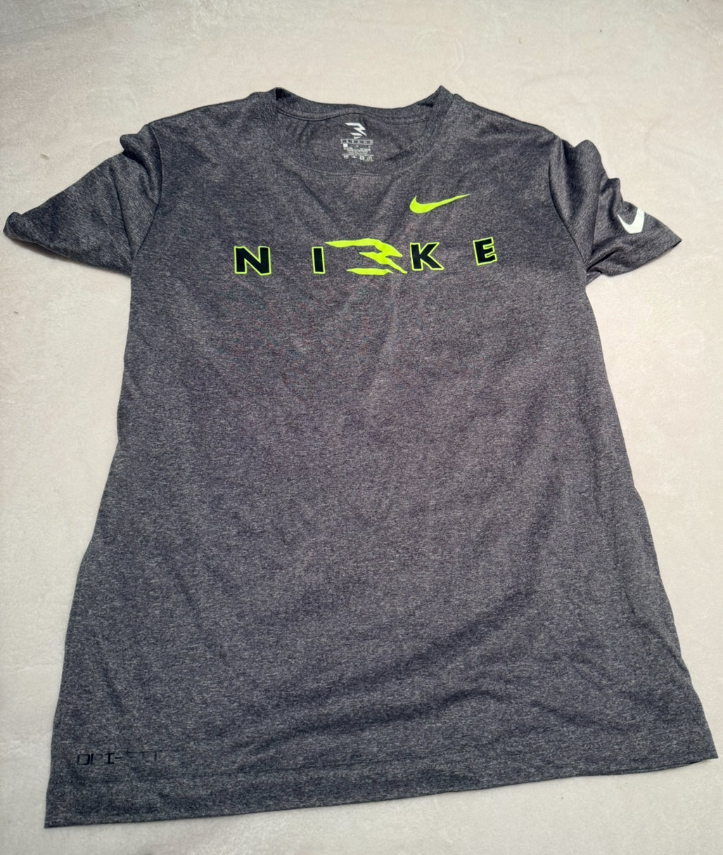 136 EUC Nike drifit tshirt boys l