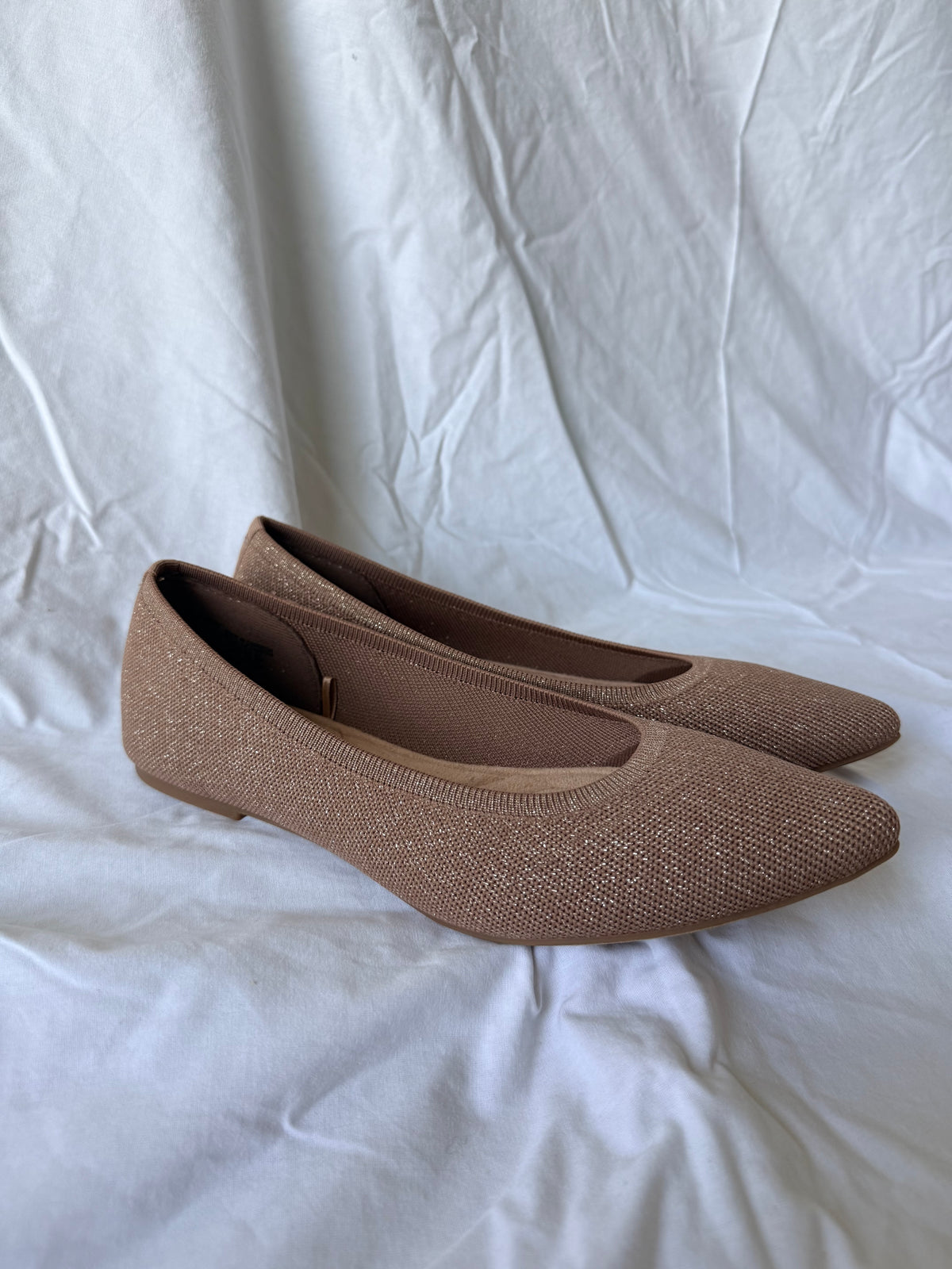 #143 Old Navy women’s pointed toe flats size 9