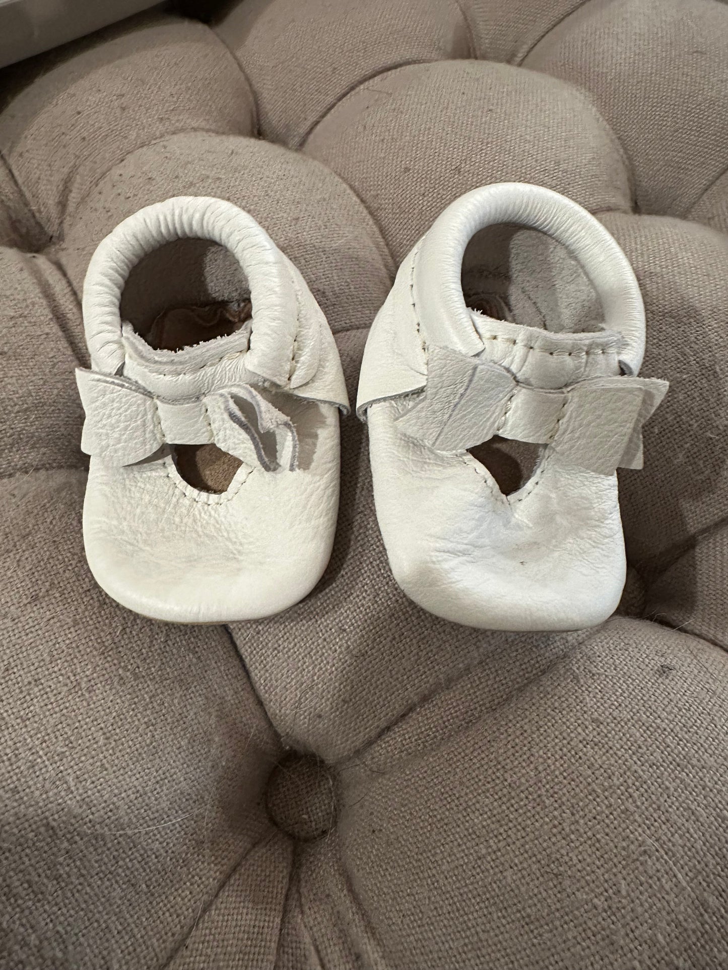#85 Freshly Picked White Bow Moccasins, Infant girls 1