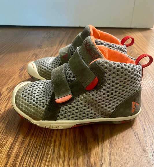 *reduced* Seller #71 Plae sneakers boys size 10