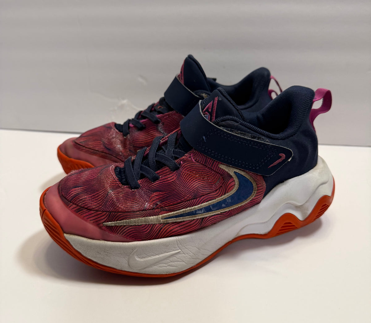 #141 girls shoe 1 Nike immortality 4 Red/navy/pink