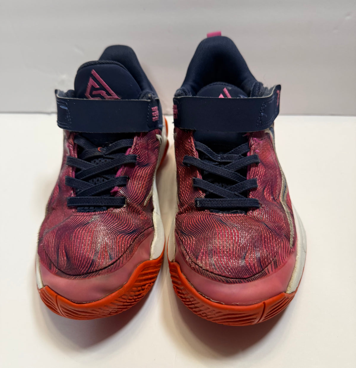 #141 girls shoe 1 Nike immortality 4 Red/navy/pink