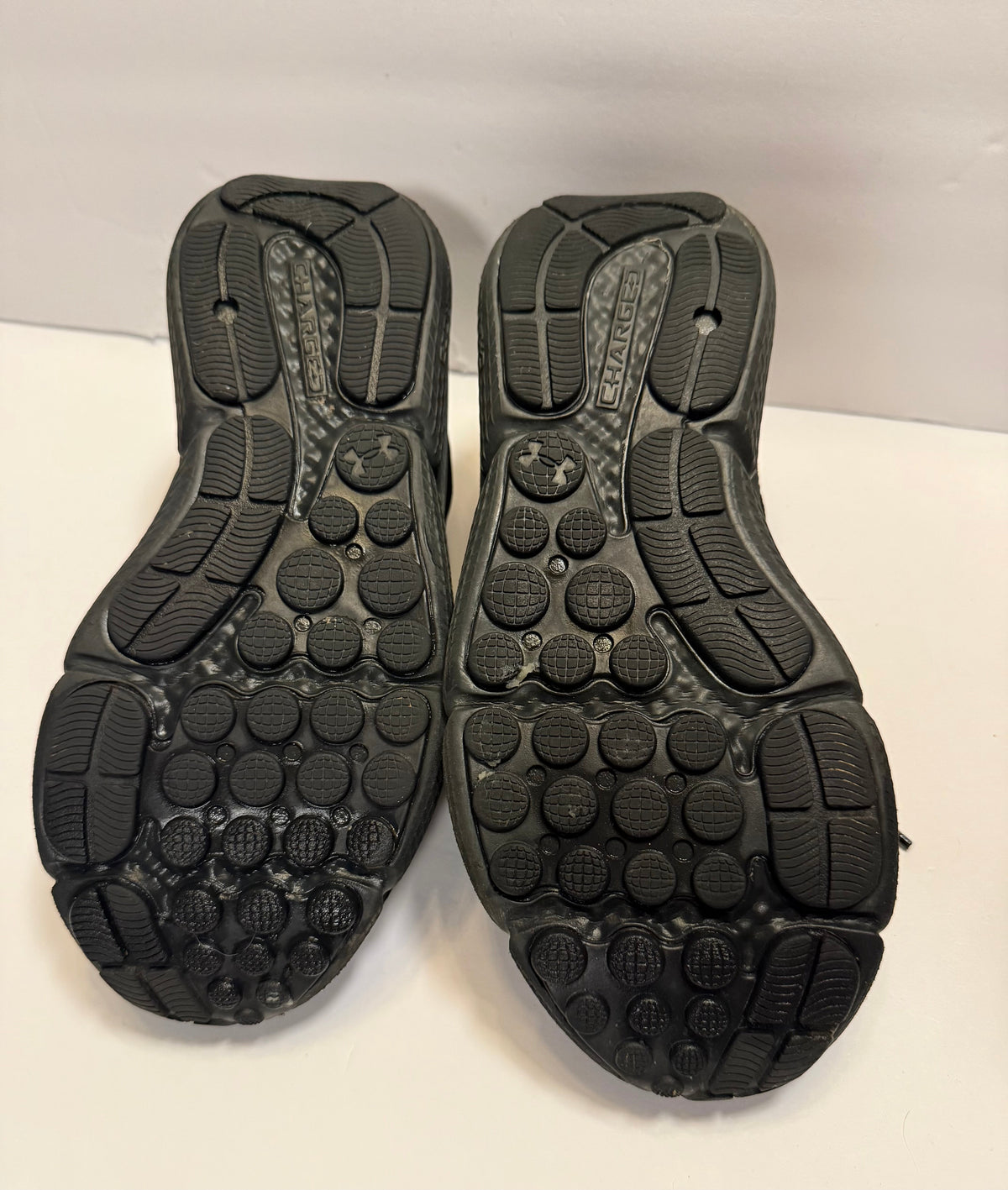 #141 Boys Youth 5 Under Armour Black Sneakers
