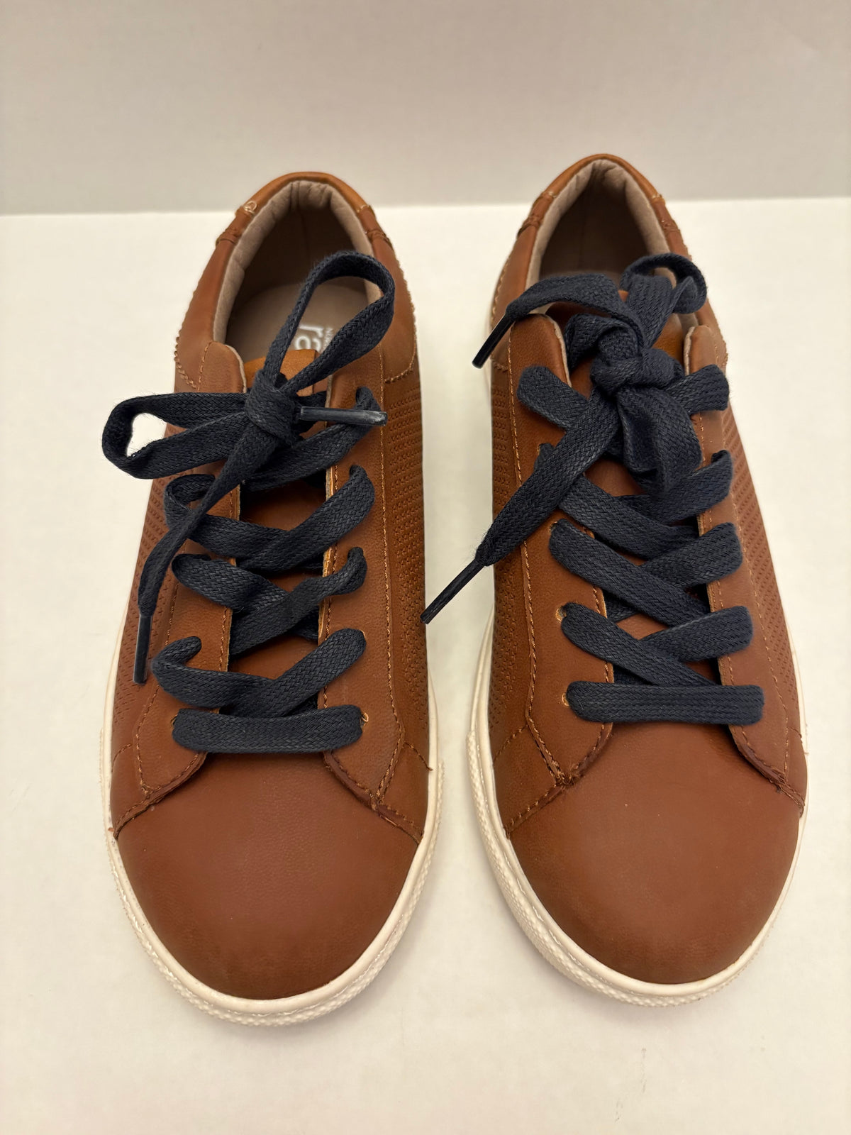 Seller 118 Boys EUC (may have not even been worn) Nordstrom Rack brown shoes. Size 2 youth