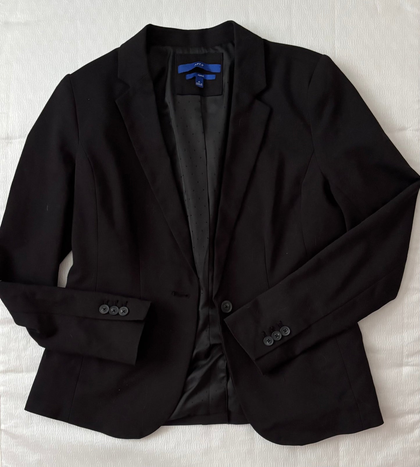 #70 women's black blazer size 6