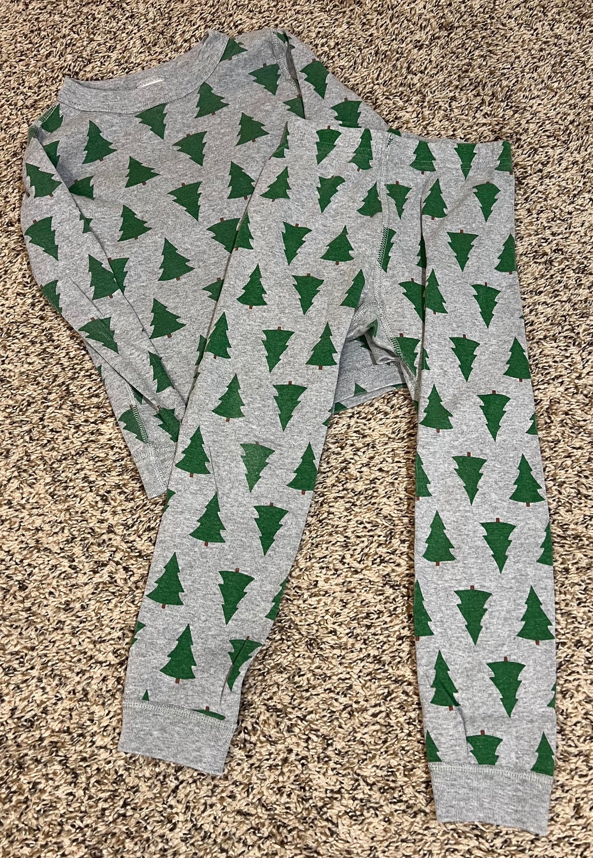Seller 184 Boys Size 110 / 5 Hanna Andersson pajamas Christmas trees