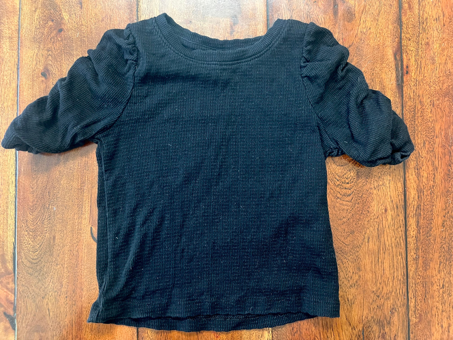 #66 girls 5T/XS back waffle-knit top with gathered sleeves