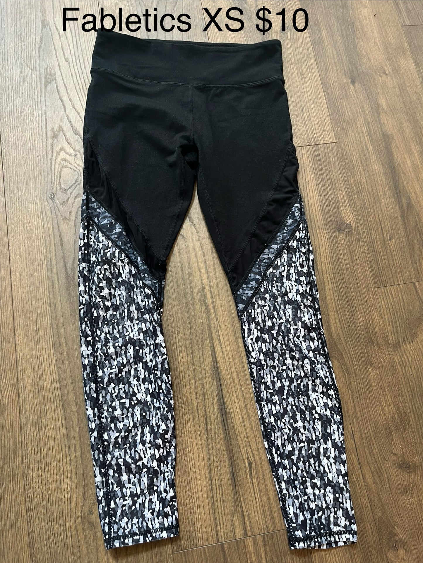 3B Fabletics black and white leggings size XS