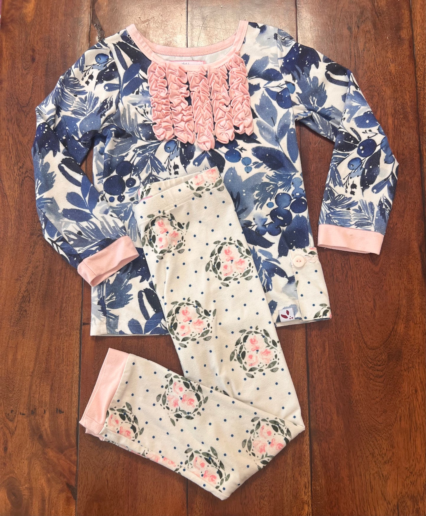 #66 girls 4T Sweethoney ‘Frosty’ pajama set, GUC
