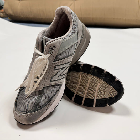 #87 New balance Men's 990 Shoes. Size 12 4E Wide. Grey