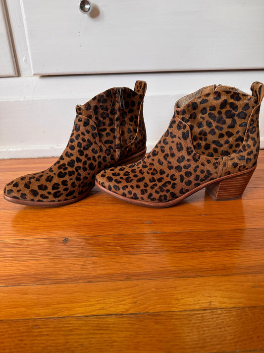 #127 UGG Kingsburg Leopard Boots Women's 7.5