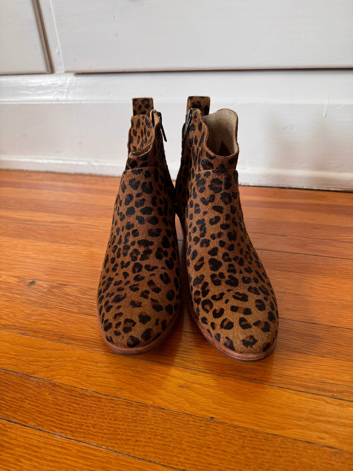 #127 UGG Kingsburg Leopard Boots Women's 7.5